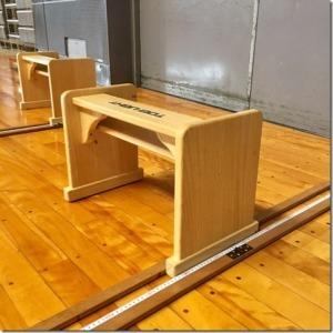 長座の器具が2つ並んでいる写真