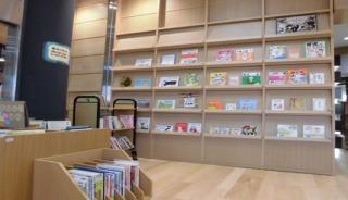 (写真)図書館内観