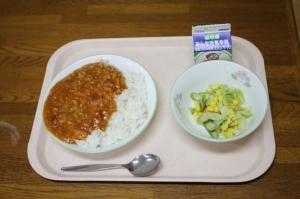 北本トマトカレー給食