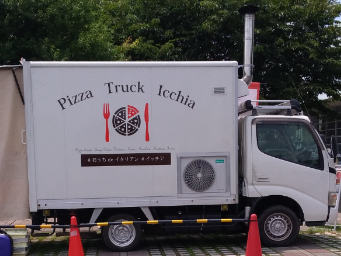 ピッツァトラックイッチアのキッチンカー