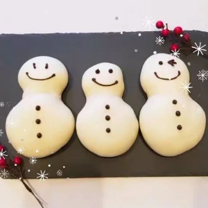 黄色いパン屋さんCoconの雪だるまパン