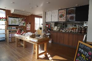 アンドグリーンカフェの1階カフェスペース写真です