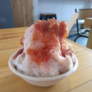 喫茶ケルンのプラムミルクかき氷