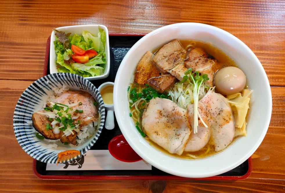 麵屋ふくの味玉入りチャーシューふくらーめん写真