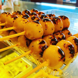 利久庵の焼き団子(焼きたて)