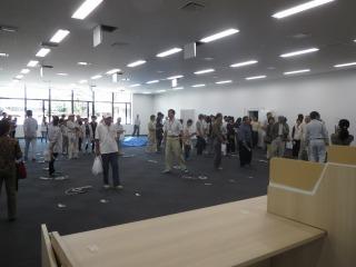 (写真)見学会の様子2