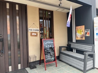 パンはむ店舗の入り口の写真