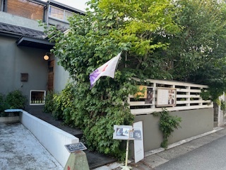 店の外観写真