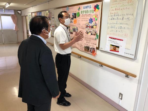 あすなろ学園にて説明を受けている様子