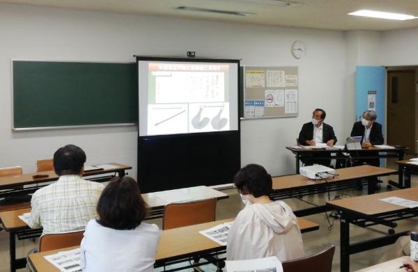北本の東側地域について講演中