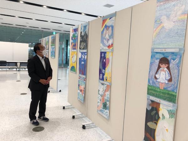 平和ポスターの展示
