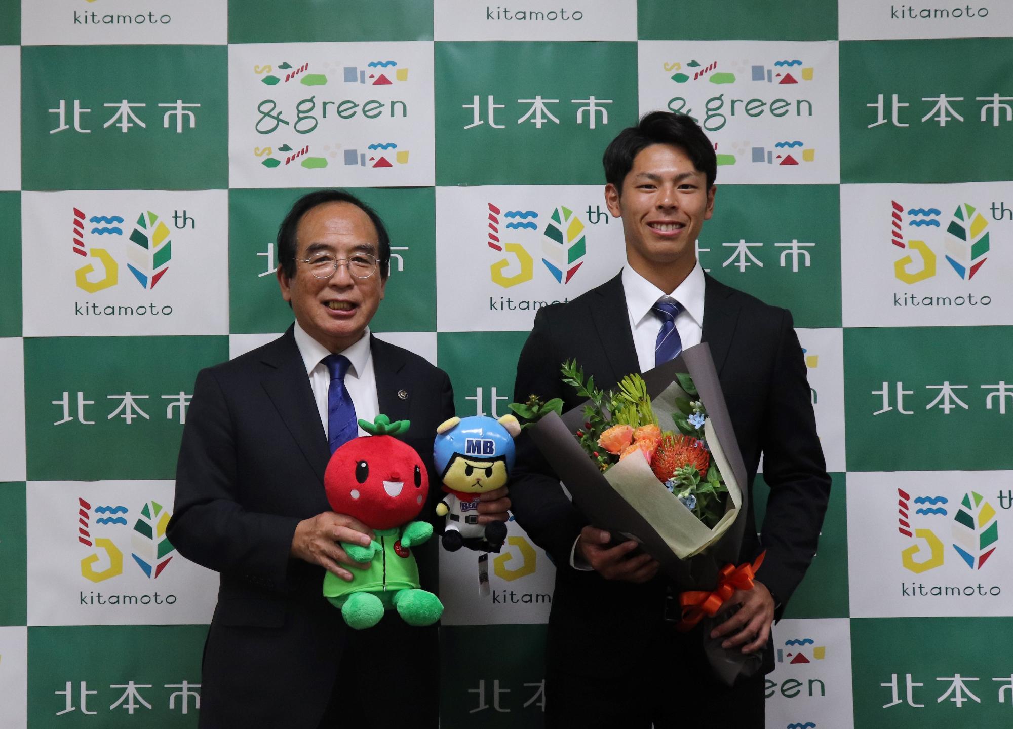 樋口選手と市長の写真