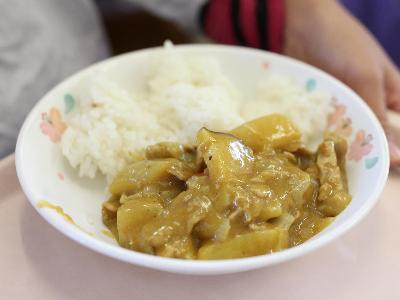 中丸小5年生が育てたお米を使った給食のカレー