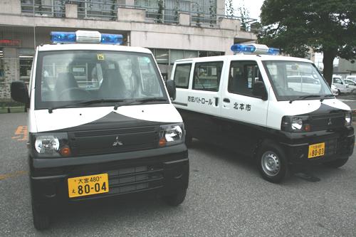 (写真)青色回転灯装備車両