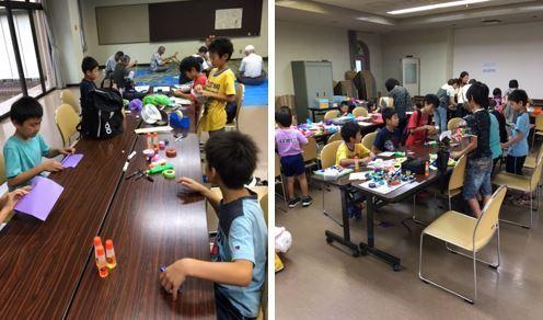 （左）長机に折り紙や色テープ、液状のりが置いてあり、飾り付けを作っている子供たちの写真（右）折り紙などを使い飾り付けを作っている沢山の子供の写真