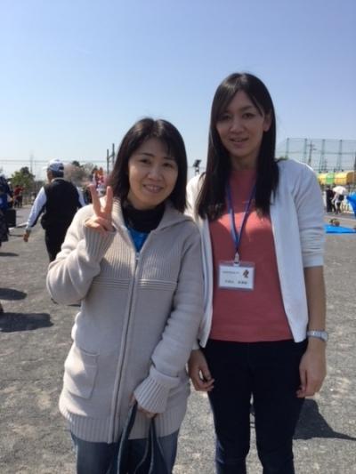 市民リポーターの小宮山さんと佐藤さんの笑顔のツーショット写真