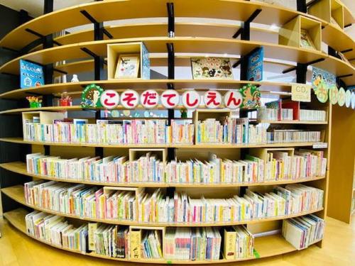 子育て支援図書のコーナー