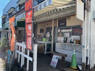 コーヒーとたい焼きのカラク外観