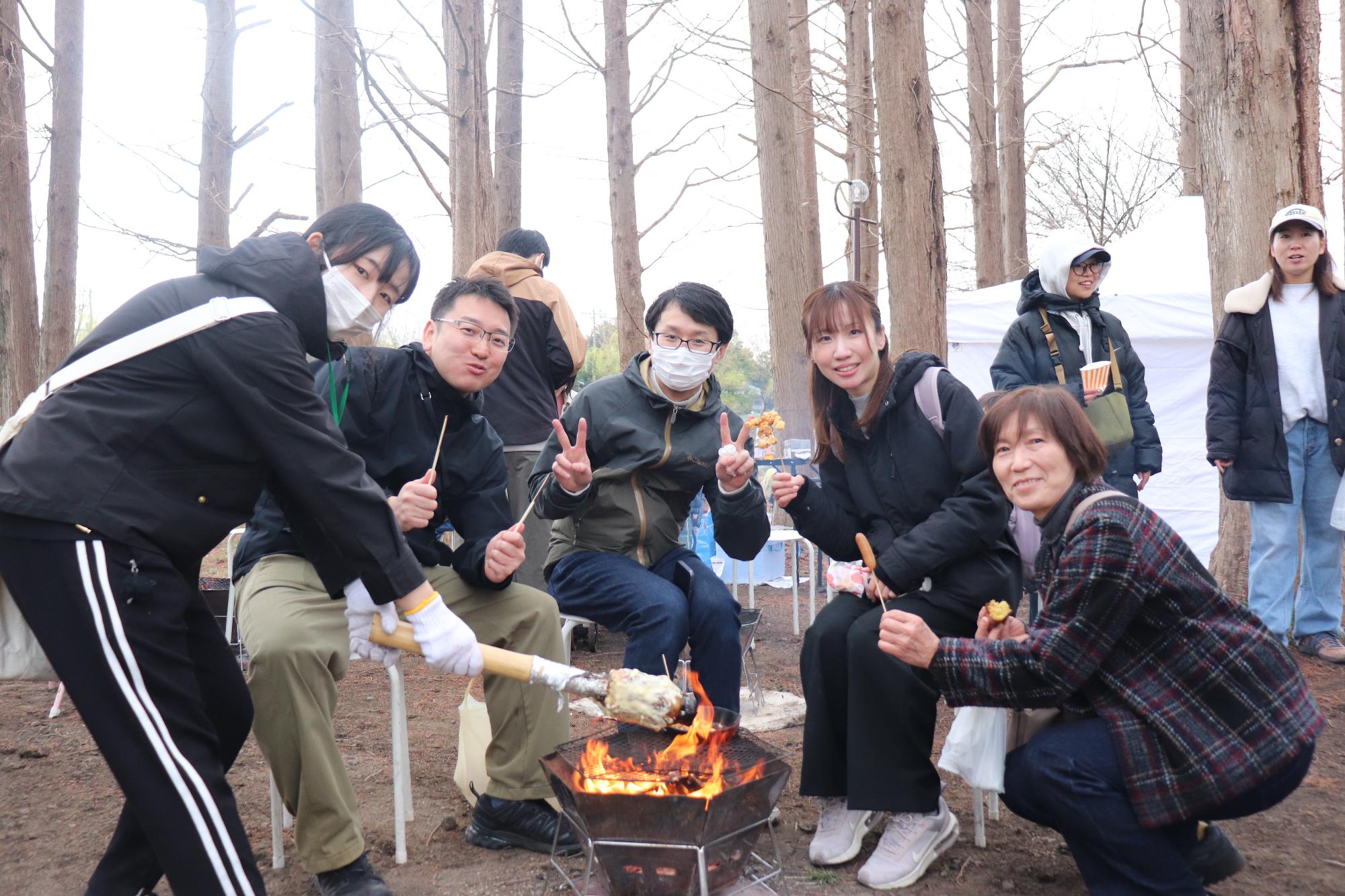 みどりとまつりの焚き火ブースの様子