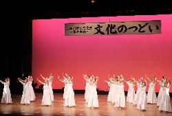 令和5年度文化のつどい発表風景（フラダンス）