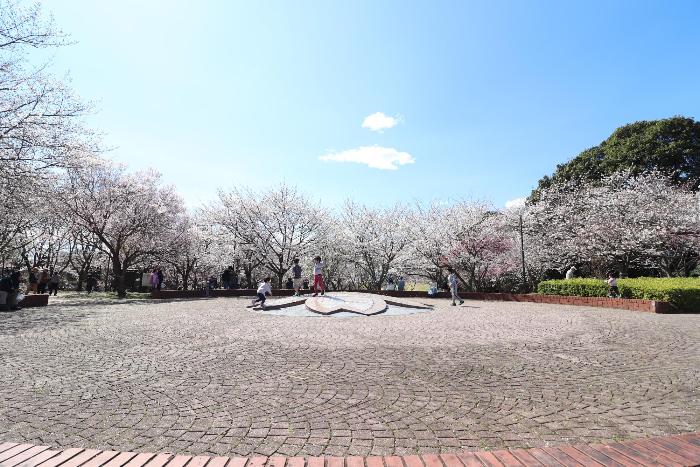 モニュメント広場