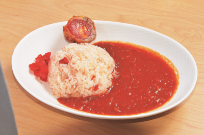 完熟トマトを煮込んだ真っ赤なルーののんすたトマトカレーの写真