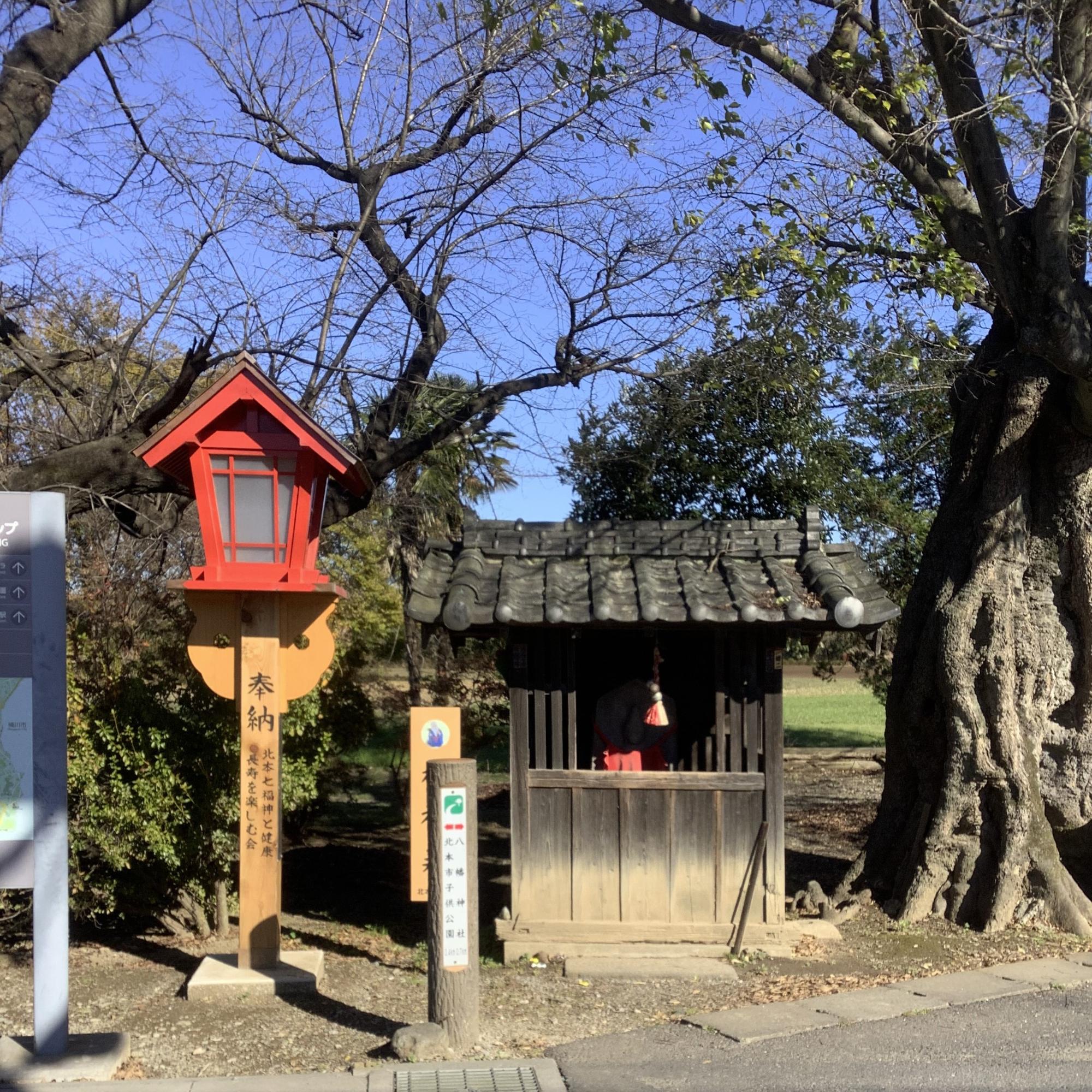猿田彦神社の灯籠