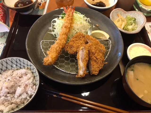 黒豚のヒレカツとエビフライの定食