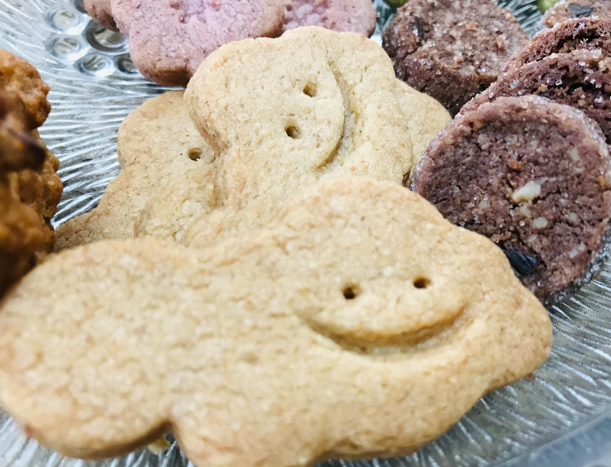 メープルクッキー（クーモさん）とチョコレートクッキーのアップ