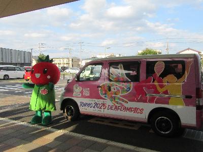 デフリンピックPRカー2