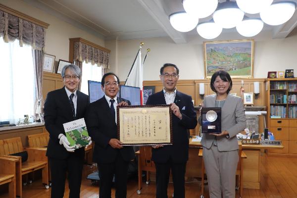 全国広報コンクール内閣総理大臣賞受賞を大野知事に報告