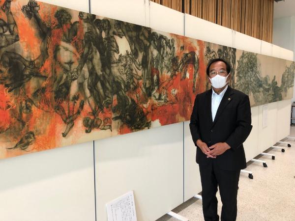 丸木美術館所蔵「原爆の図」の複製画展示
